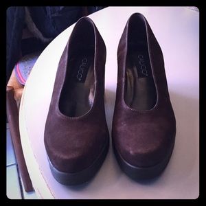 Calico pumps brown suede never worn